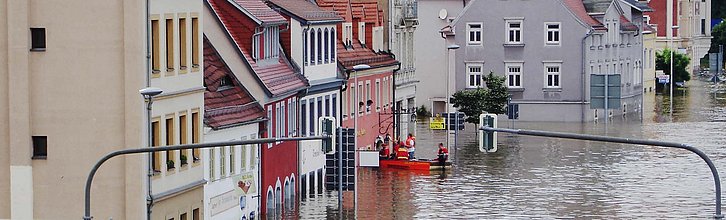 Durch das Hochwasser überflutete Stadt.