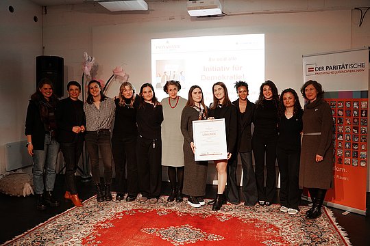 Gruppenfoto von Junges Theater Köln auf einer Bühne