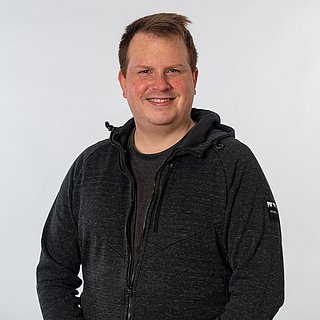 Portraitfoto zeigt Dennis Rath