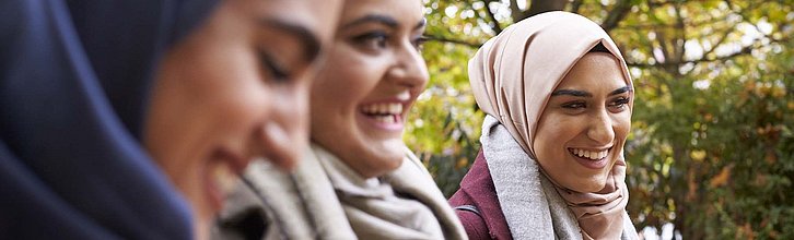 Frei Frauen mit einem Kopftuch