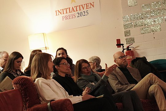 Menschen im Publikum.